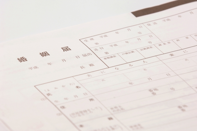どんなデザインにする 人気急上昇の オリジナル婚姻届 Club Marriyell
