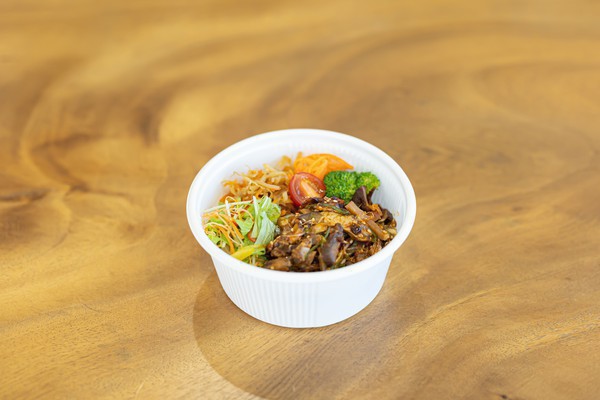 香味野菜とピリ辛チャーシュー風ライスボウル