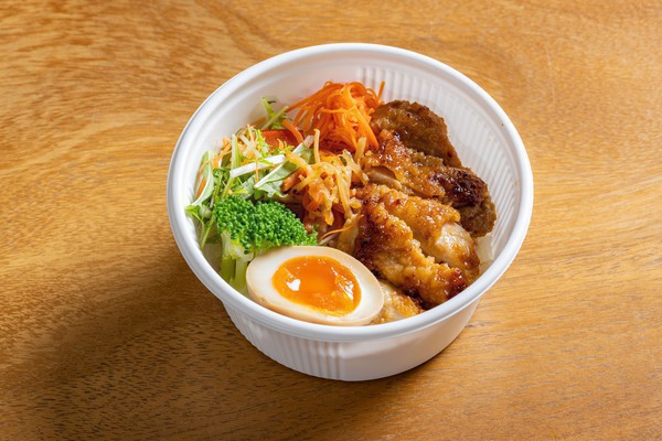 【９月】チキンと生姜焼きと味玉のライスボウル